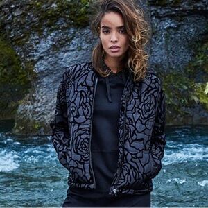 Fabletics Floral Quilted Puffer Jacket Womens Flock Fitted Athleisure Black